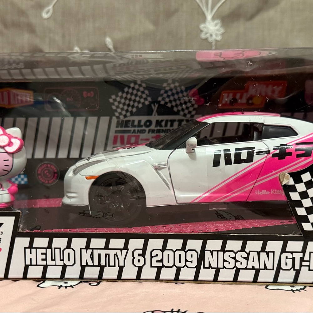 ˖˚Hello Kitty Nissan GT-R